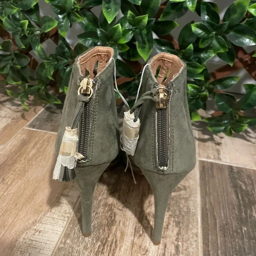 Heels - Picture 4 of 5